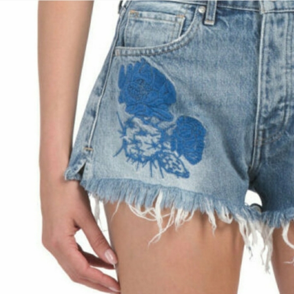 LEVI'S FRAYED HR SHORTS - Picture 3 of 6